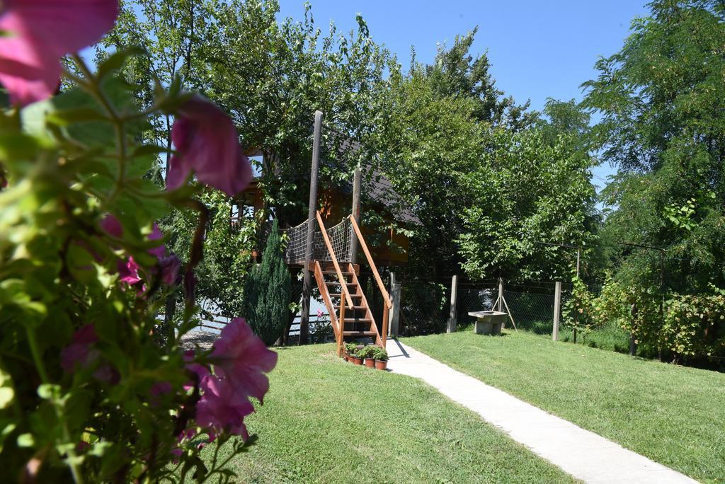 Holiday Home Kucica Na Drvetu Banja Koviljača Kültér fotó