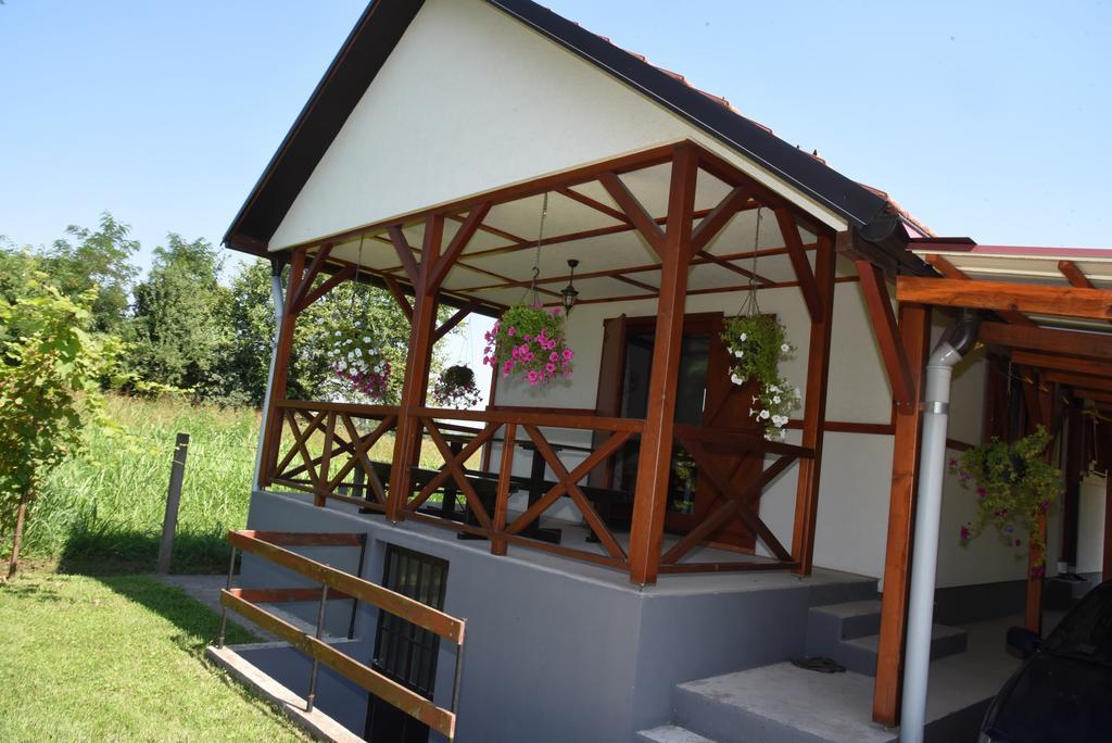 Holiday Home Kucica Na Drvetu Banja Koviljača Kültér fotó